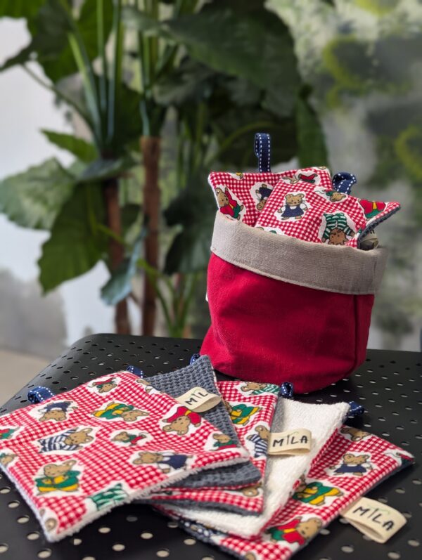 Corbeille + 7 serviettes de table motif rouge